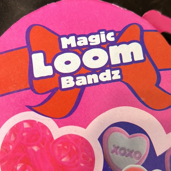 Magic Loom Bandz made for Valentines Day w charms in charming heart box. NIB - Picture 4 of 7